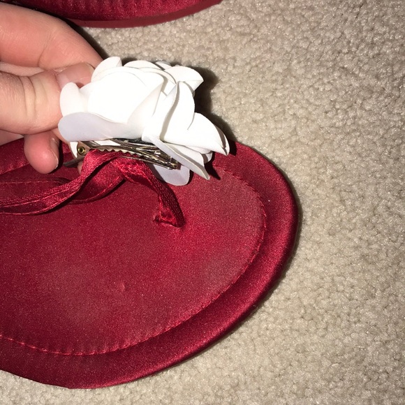 David’s Bridal Sandal - Picture 3 of 4